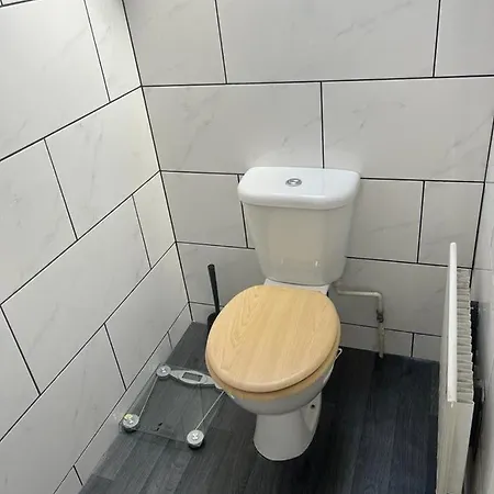 2 Bed Flat Near Old Market, Centre