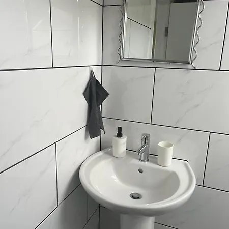 Apartment 2 Bed Flat Near Old Market, Centre Bristol
